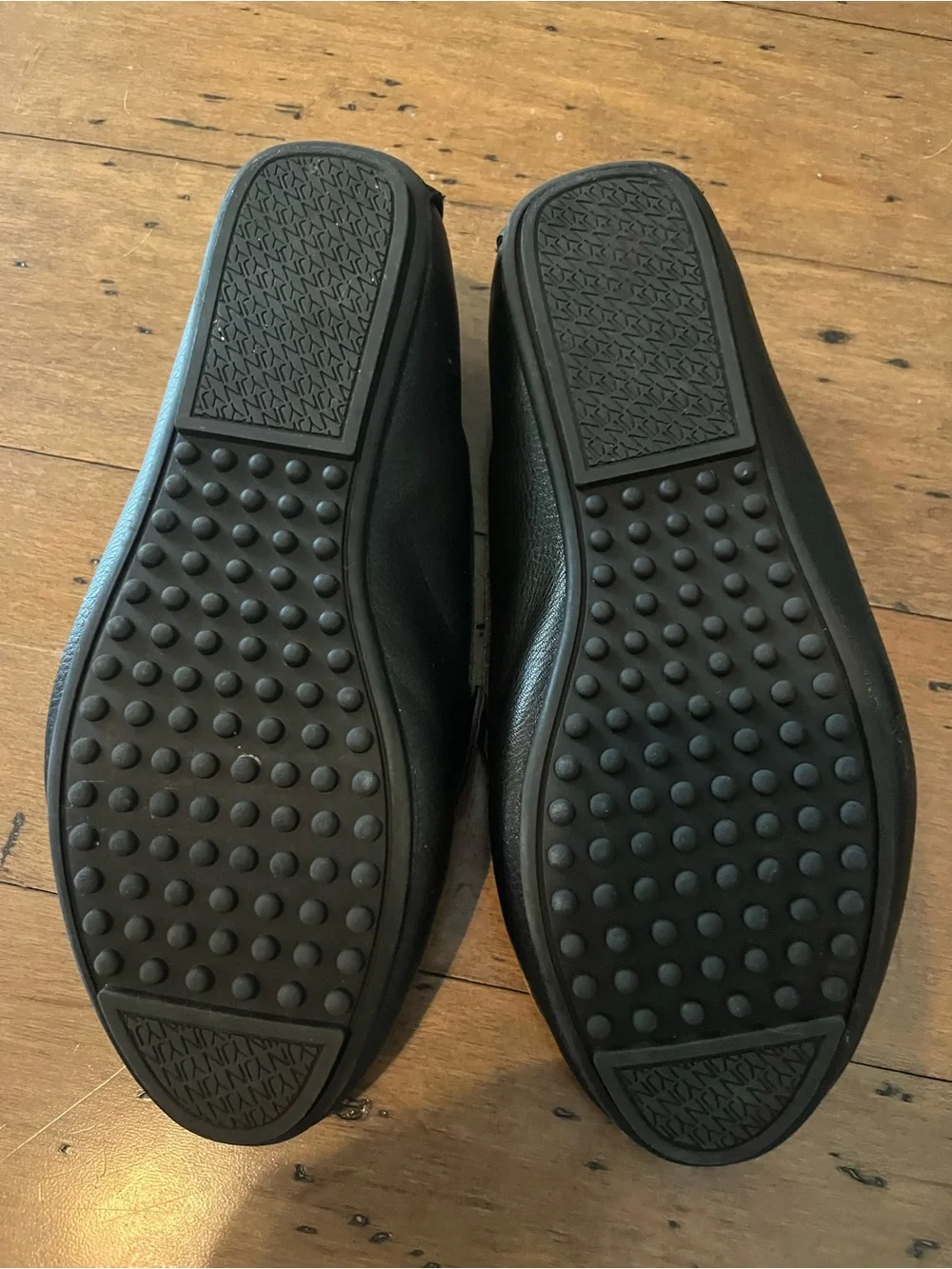 Jones New York Black Leather Loafers with Gold Ring Detail Size 8 W